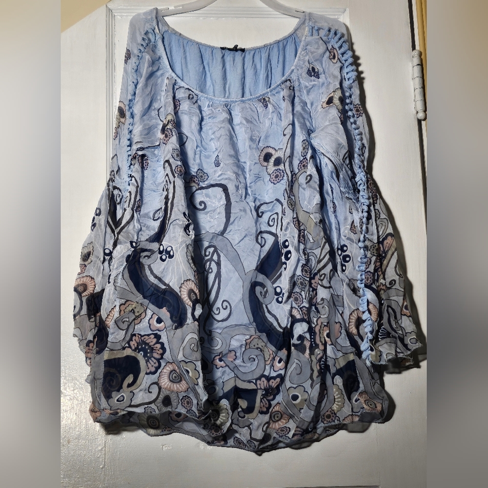 Bellaamore blouse in size large